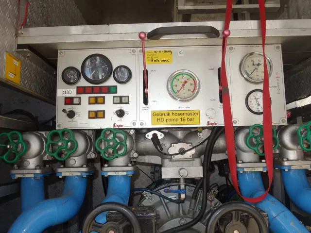 Mercedes-Benz Actros 1831 4X4 ZIEGLER BOMBEROS POMP,2500 L TANK - Vatrogasni kamion: slika 4 Mercedes-Benz Actros 1831 4X4 ZIEGLER BOMBEROS POMP,2500 L TANK - Vatrogasni kamion: slika 4