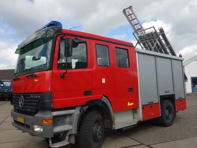 Mercedes-Benz Actros 1831 4X4 ZIEGLER BOMBEROS POMP,2500 L TANK - Vatrogasni kamion: slika 3 Mercedes-Benz Actros 1831 4X4 ZIEGLER BOMBEROS POMP,2500 L TANK - Vatrogasni kamion: slika 3