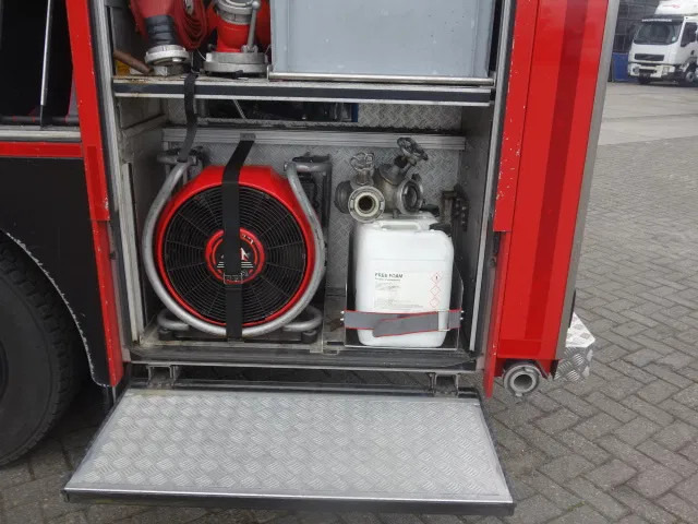 Vatrogasni kamion Mercedes-Benz Atego 1426 ZIEGLER 2000 LITER EURO 5: slika 11