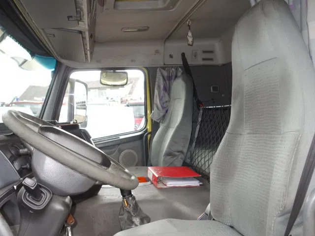 Volvo FM 12 18500liter tank,AIRCO,MANUAL GEARBOX - Kamion cisterna: slika 5 Volvo FM 12 18500liter tank,AIRCO,MANUAL GEARBOX - Kamion cisterna: slika 5