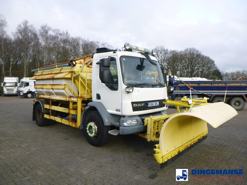 DAF LF 55.220 4X2 RHD salt spreader / gritter - Vozilo za čišćenje snega: slika 2 DAF LF 55.220 4X2 RHD salt spreader / gritter - Vozilo za čišćenje snega: slika 2