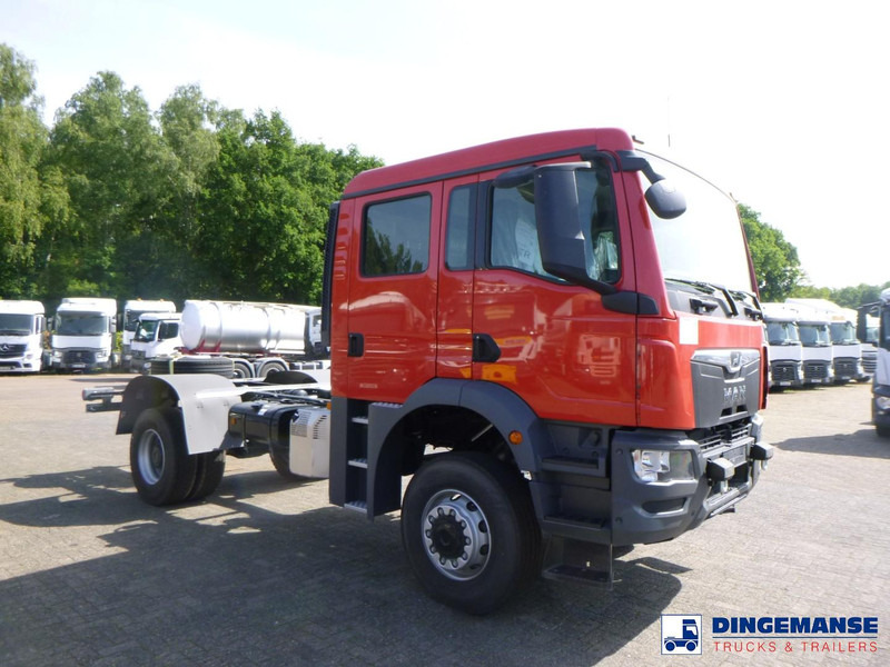 MAN TGM 18.320 4x4 BB chassis / new/unused - Kamion sa golom šasijom i zatvorenom kabinom: slika 2 MAN TGM 18.320 4x4 BB chassis / new/unused - Kamion sa golom šasijom i zatvorenom kabinom: slika 2