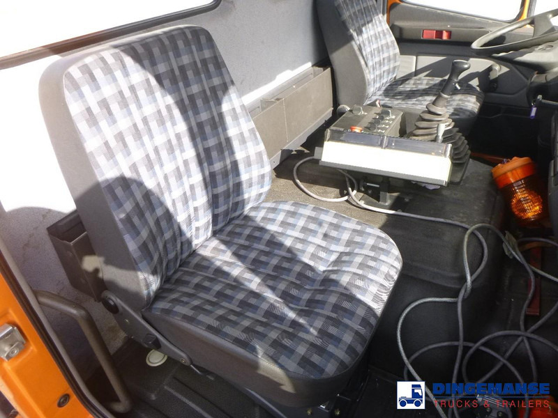 Mercedes-Benz SK 2031 4x4x4 Schmidt CJS9 airport sweeper snow plough Mercedes-Benz SK 2031 4x4x4 Schmidt CJS9 airport sweeper snow plough: slika 15