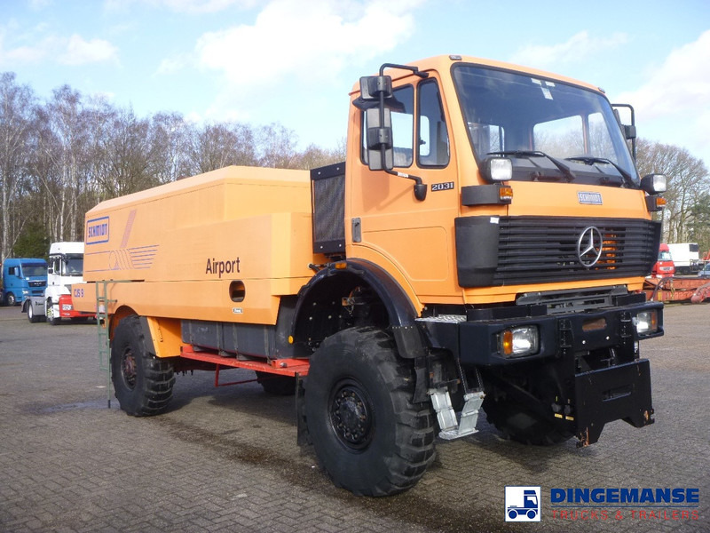 Mercedes-Benz SK 2031 4x4x4 Schmidt CJS9 airport sweeper snow plough - Vozilo za čišćenje snega: slika 5 Mercedes-Benz SK 2031 4x4x4 Schmidt CJS9 airport sweeper snow plough - Vozilo za čišćenje snega: slika 5