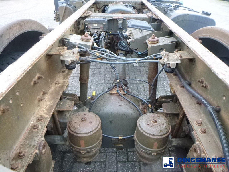 Kamion sa golom šasijom i zatvorenom kabinom Renault Kerax 380 DXI 4x4 Euro 5 chassis + PTO: slika 7