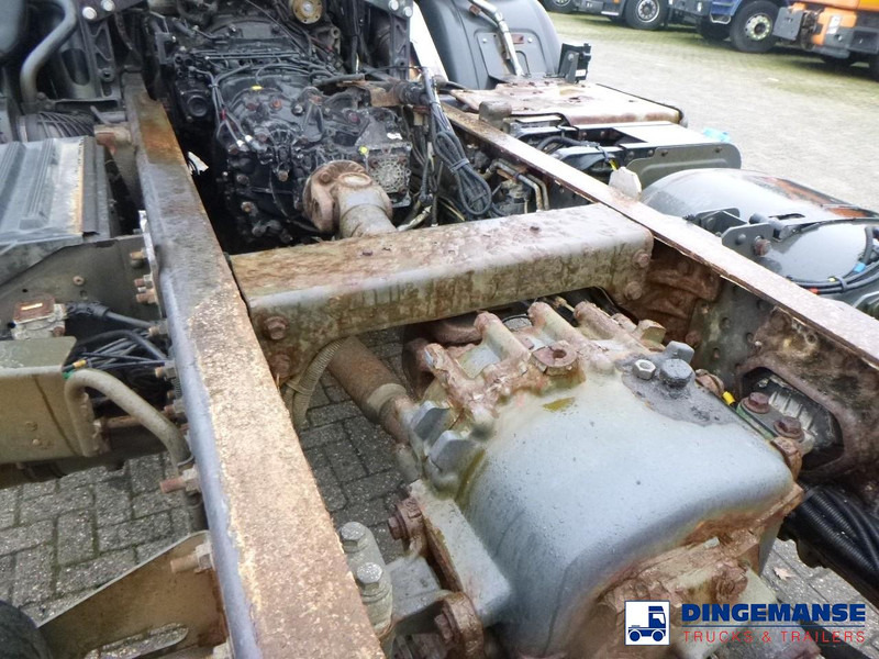 Kamion sa golom šasijom i zatvorenom kabinom Renault Kerax 380 DXI 4x4 Euro 5 chassis + PTO: slika 6