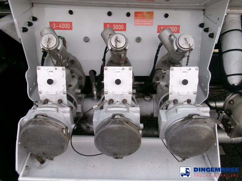 Renault Midlum 280 4x2 fuel tank 11.5 m3 / 3 comp / ADR 07/06/24 - Kamion cisterna: slika 5 Renault Midlum 280 4x2 fuel tank 11.5 m3 / 3 comp / ADR 07/06/24 - Kamion cisterna: slika 5