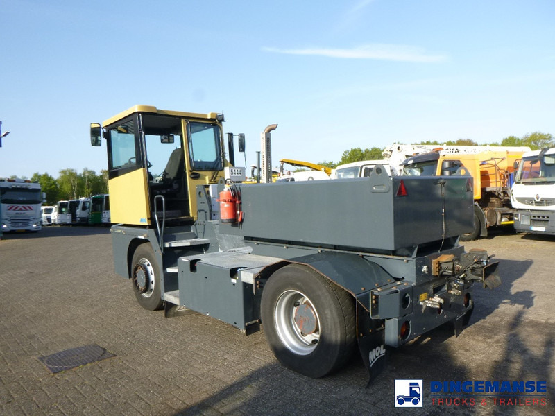 MOL RM 255 4X4 terminal drawbar tractor 150 ton - Tegljač: slika 3 MOL RM 255 4X4 terminal drawbar tractor 150 ton - Tegljač: slika 3