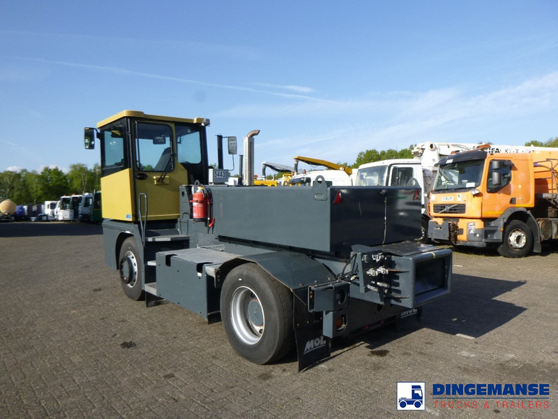 MOL RM 255 4X4 terminal drawbar tractor 150 ton - Tegljač: slika 3 MOL RM 255 4X4 terminal drawbar tractor 150 ton - Tegljač: slika 3