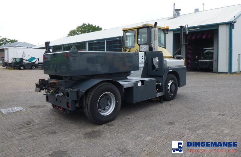 MOL RM 255 4X4 terminal drawbar tractor 150 ton - Tegljač: slika 4 MOL RM 255 4X4 terminal drawbar tractor 150 ton - Tegljač: slika 4