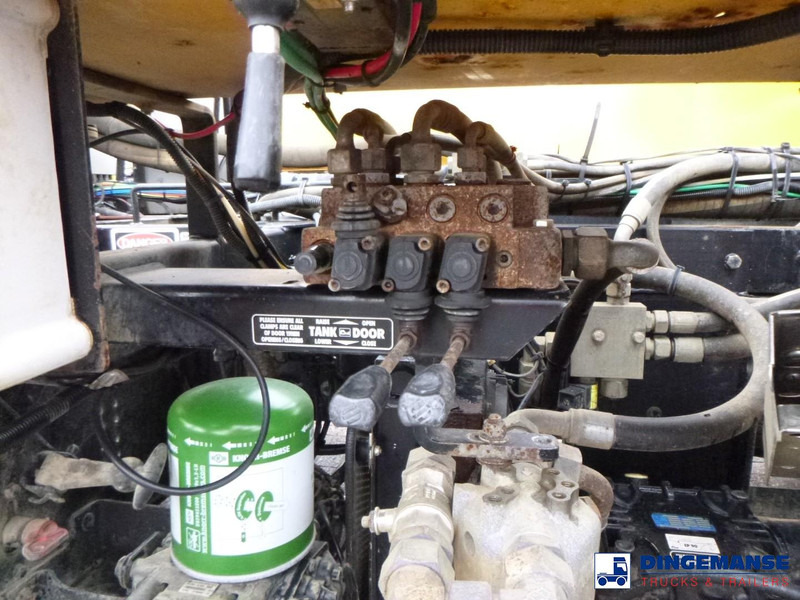 Volvo FL 4x2 Vacuum truck Whale 8.1 m3 Volvo FL 4x2 Vacuum truck Whale 8.1 m3: slika 18 Volvo FL 4x2 Vacuum truck Whale 8.1 m3 Volvo FL 4x2 Vacuum truck Whale 8.1 m3: slika 18