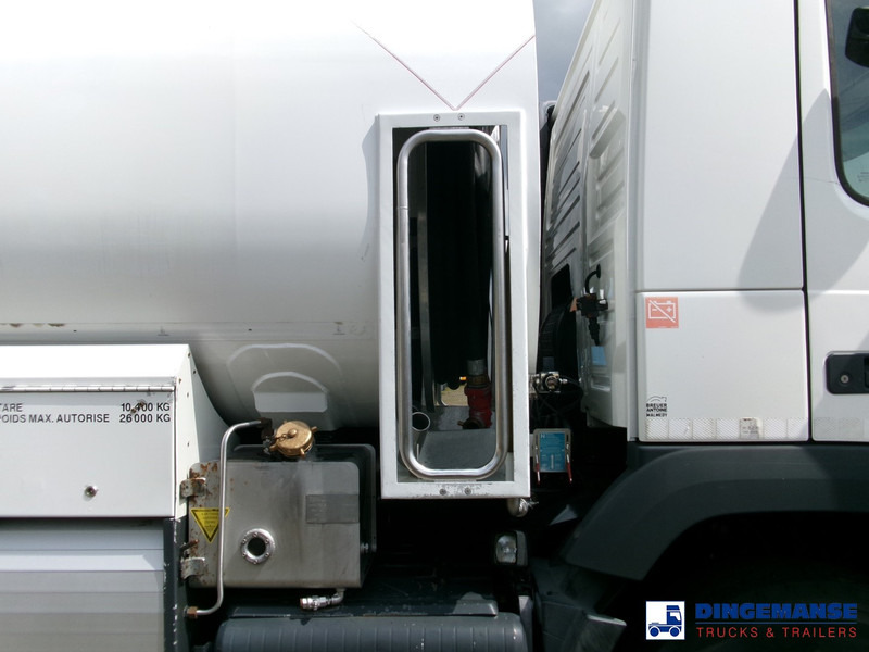 Volvo FM 380 6X2 fuel tank 20.6 m3 / 4 comp - Kamion cisterna: slika 5 Volvo FM 380 6X2 fuel tank 20.6 m3 / 4 comp - Kamion cisterna: slika 5