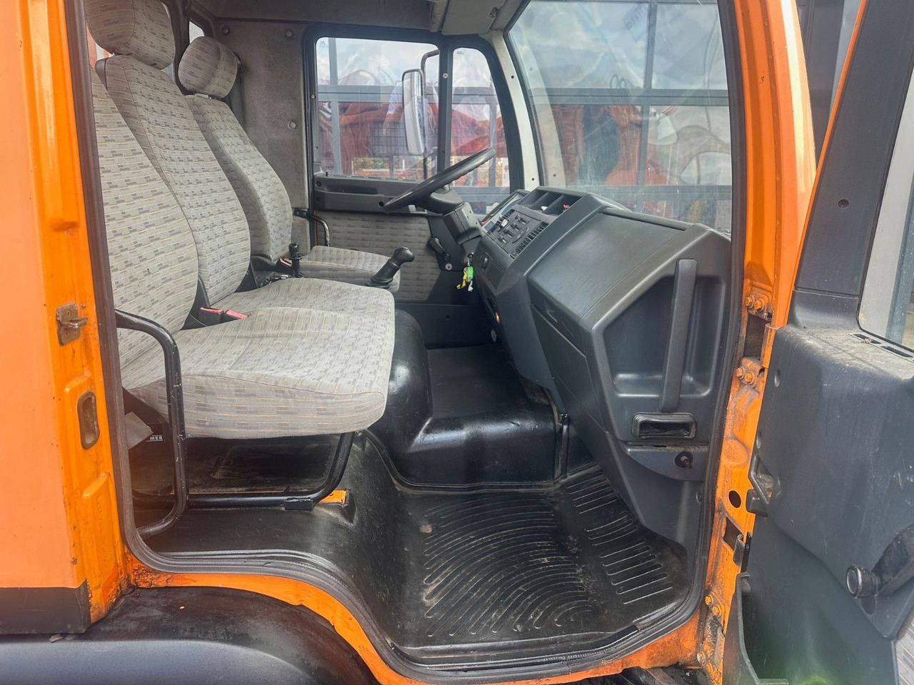 MAN 8.163 Pritsche - Kamion sa tovarnim sandukom: slika 5 MAN 8.163 Pritsche - Kamion sa tovarnim sandukom: slika 5