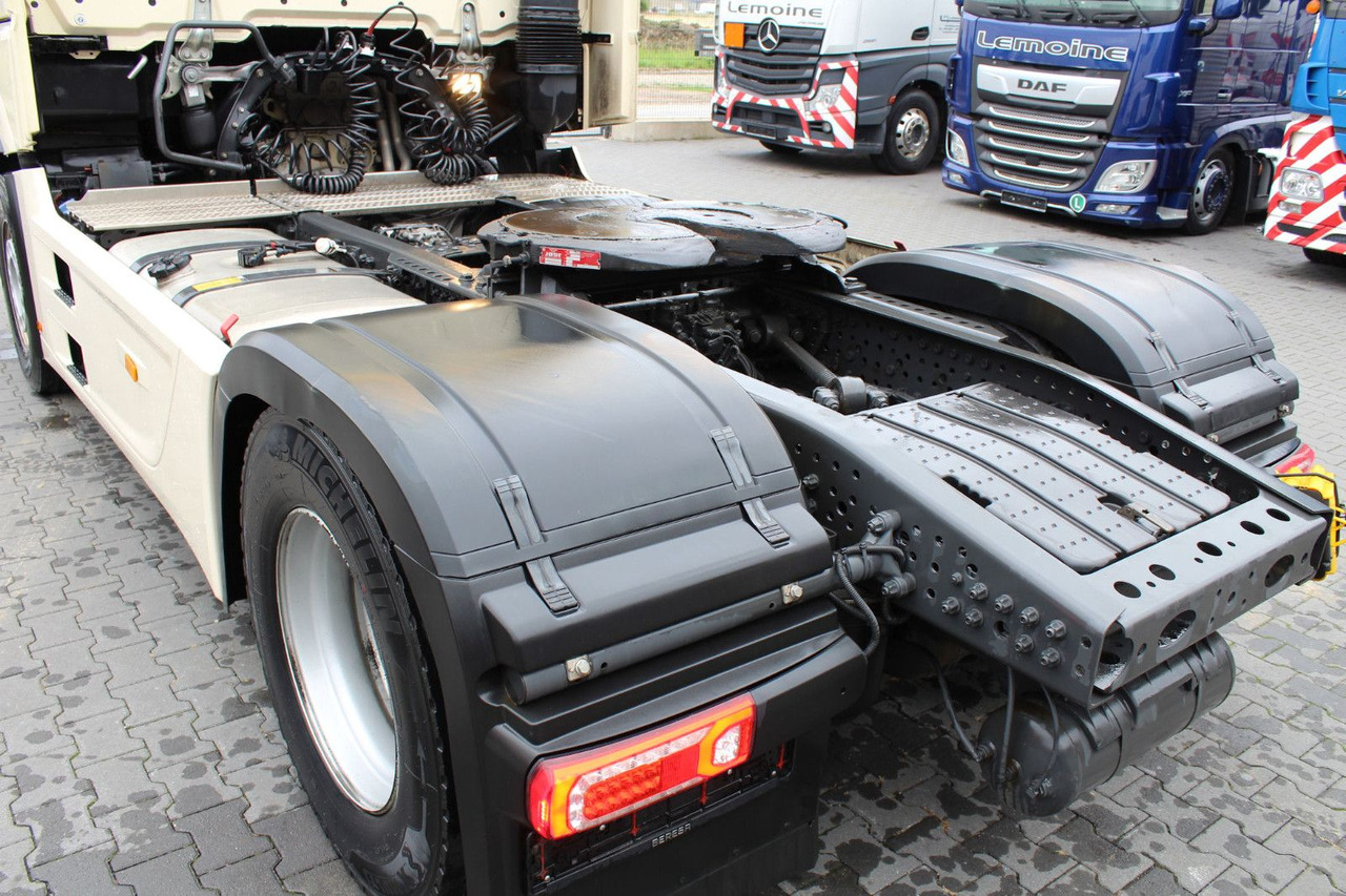 Tegljač Mercedes-Benz Actros 1848 LS 4x2 BigSpace (MP5) Vollverspoiler: slika 6 Tegljač Mercedes-Benz Actros 1848 LS 4x2 BigSpace (MP5) Vollverspoiler: slika 6