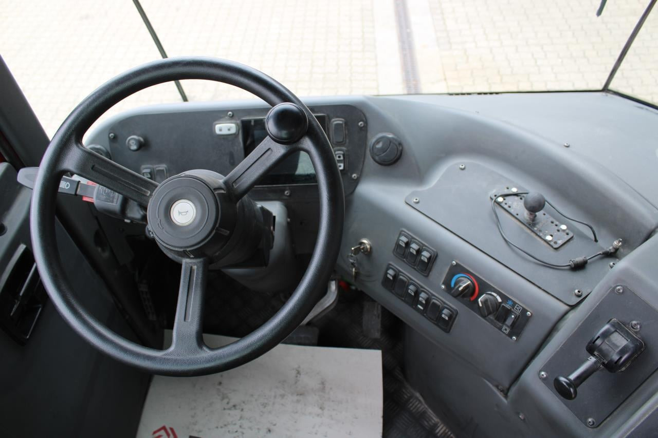 Kalmar T2I 4X2 - Terminalni traktor: slika 4 Kalmar T2I 4X2 - Terminalni traktor: slika 4