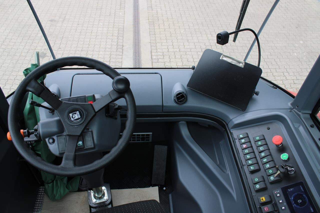 Kalmar TRL618I 4X4 - Terminalni traktor: slika 4 Kalmar TRL618I 4X4 - Terminalni traktor: slika 4