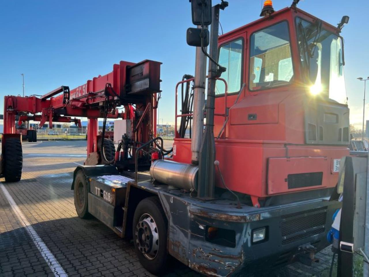Kalmar TT618 - Terminalni traktor: slika 1 Kalmar TT618 - Terminalni traktor: slika 1