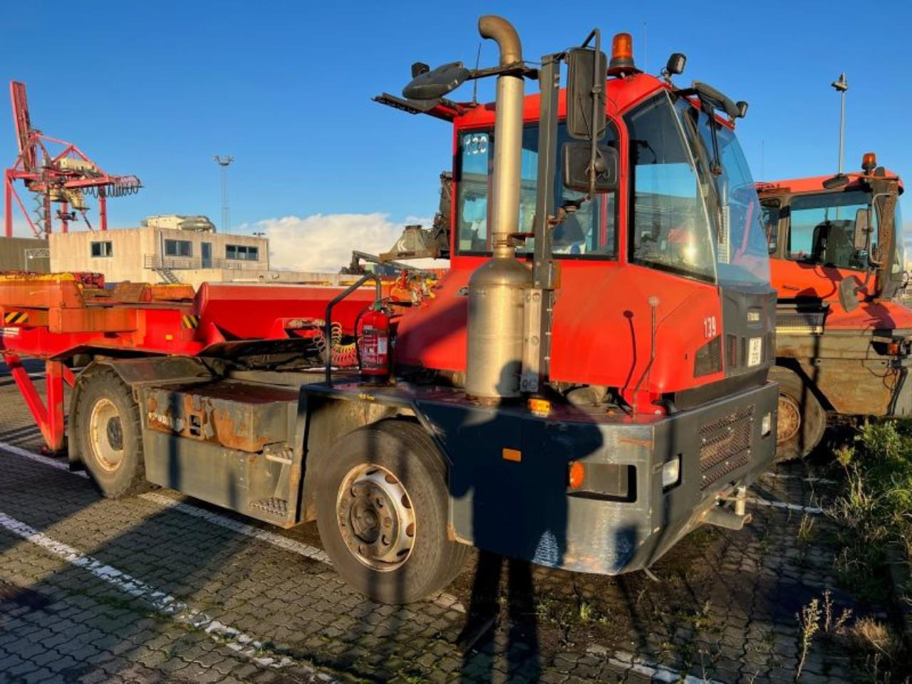 Kalmar TT618I - Terminalni traktor: slika 1 Kalmar TT618I - Terminalni traktor: slika 1