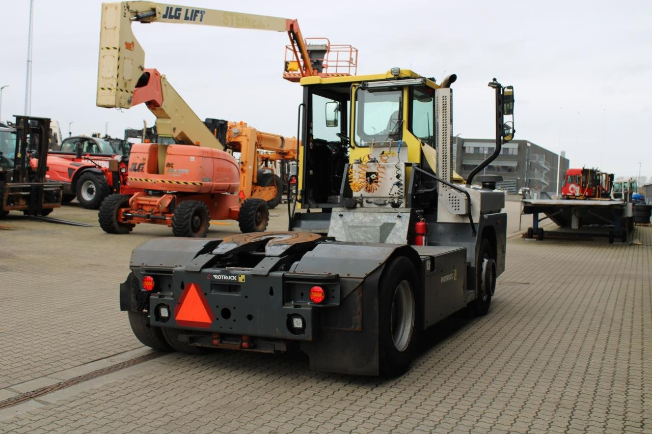 MOL RM255 4X4 - Terminalni traktor: slika 3 MOL RM255 4X4 - Terminalni traktor: slika 3