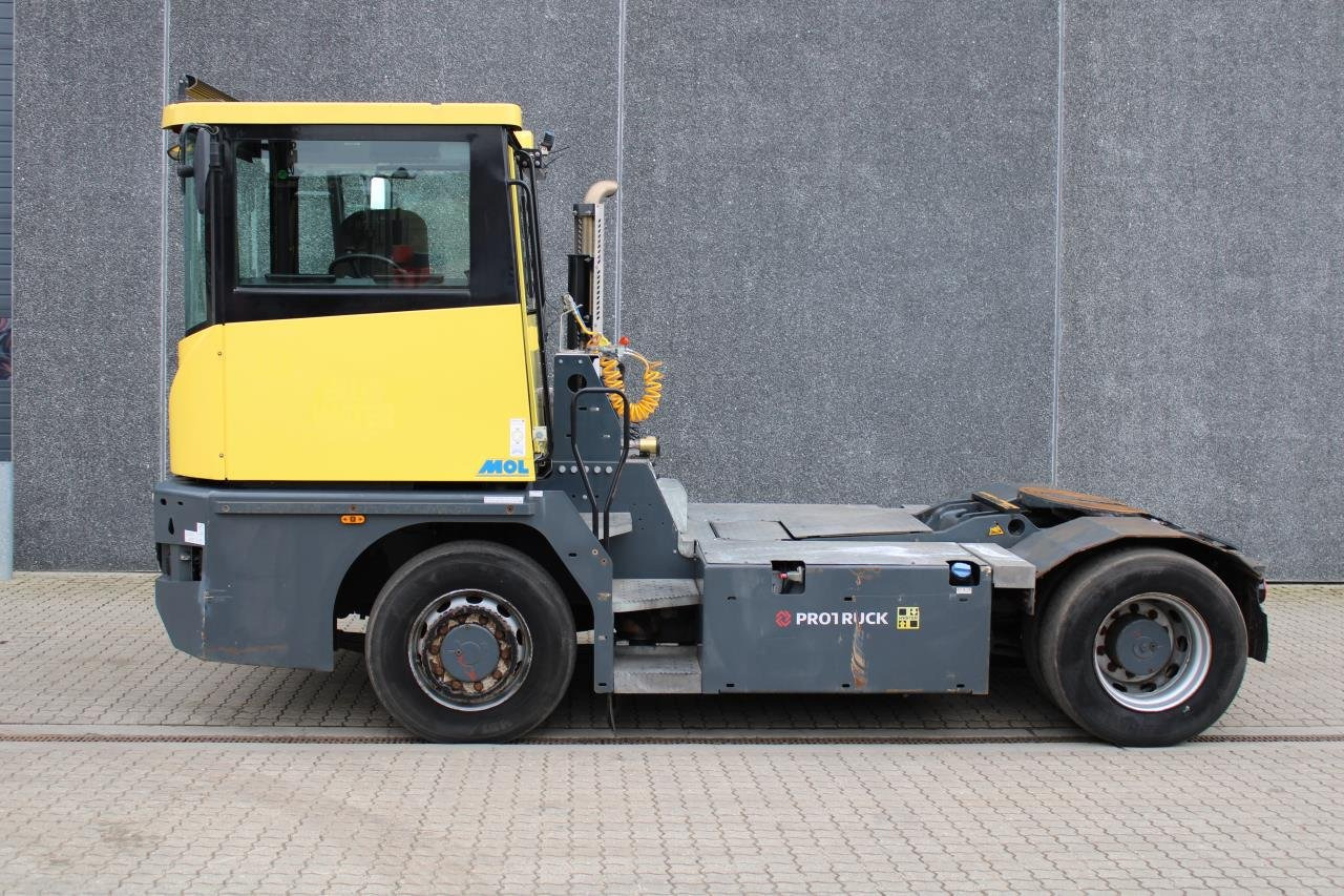 MOL RM255 4X4 - Terminalni traktor: slika 1 MOL RM255 4X4 - Terminalni traktor: slika 1