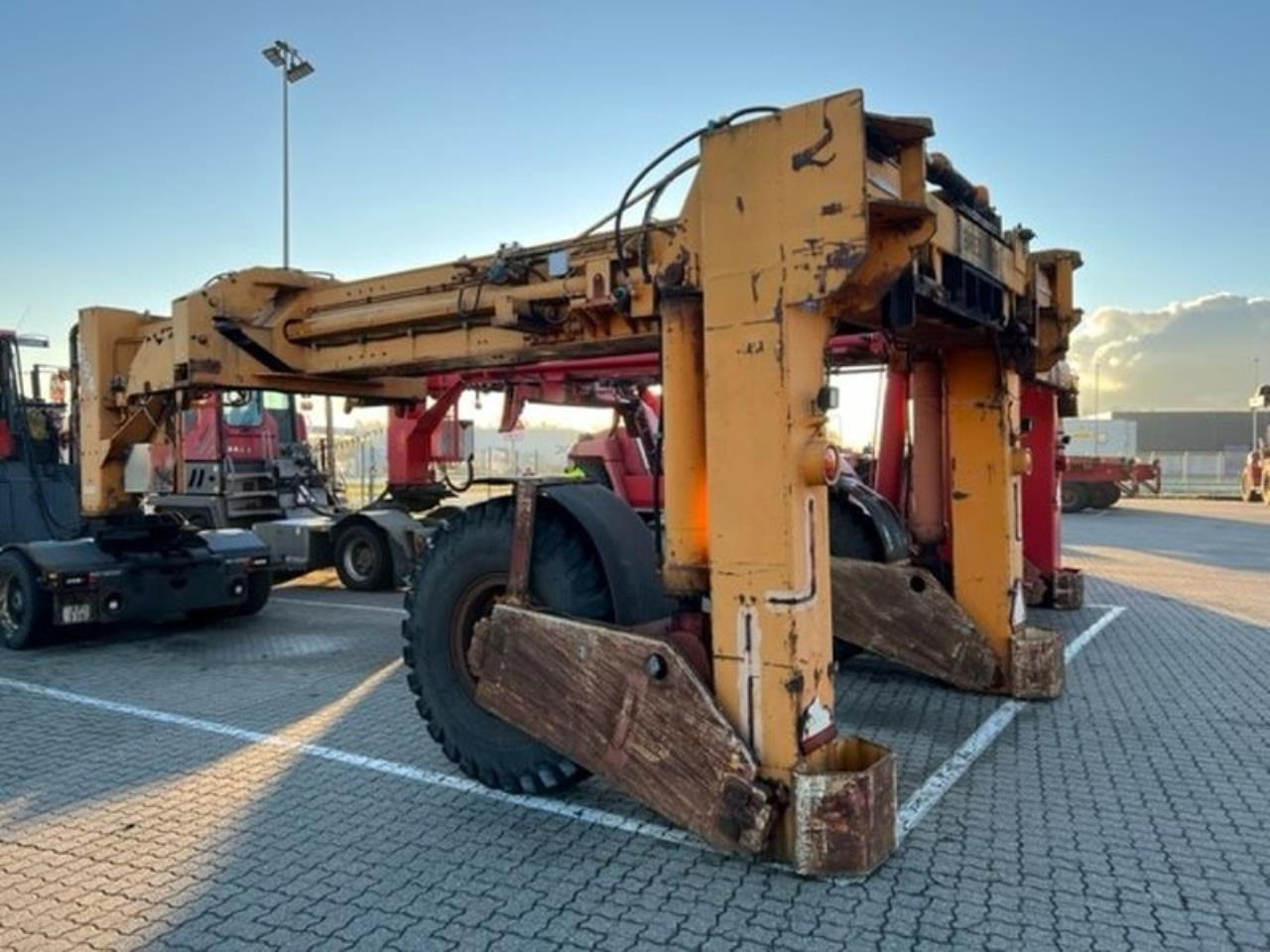 SISU 20-40” - Lučka oprema: slika 2 SISU 20-40” - Lučka oprema: slika 2