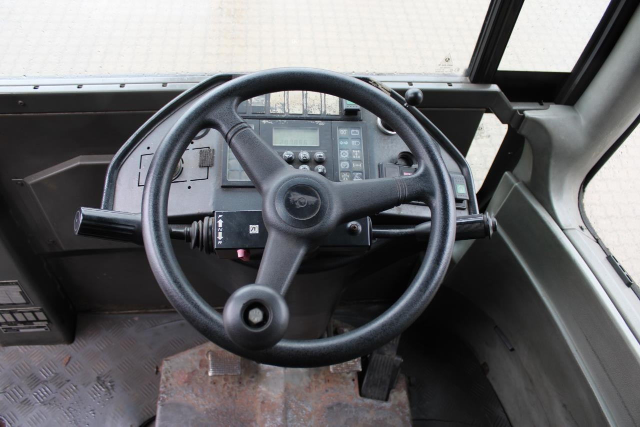 Terberg RT222 - Terminalni traktor: slika 4 Terberg RT222 - Terminalni traktor: slika 4