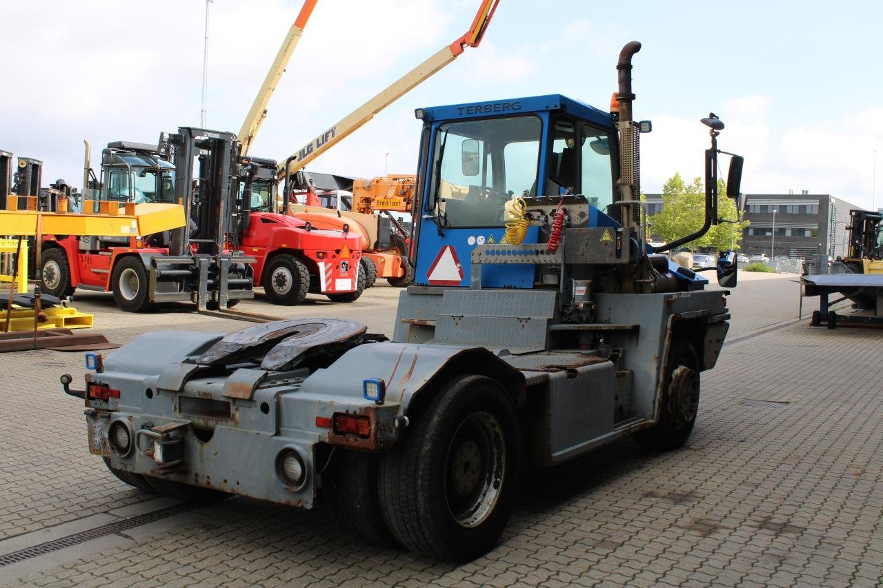 Terberg RT222 - Terminalni traktor: slika 3 Terberg RT222 - Terminalni traktor: slika 3