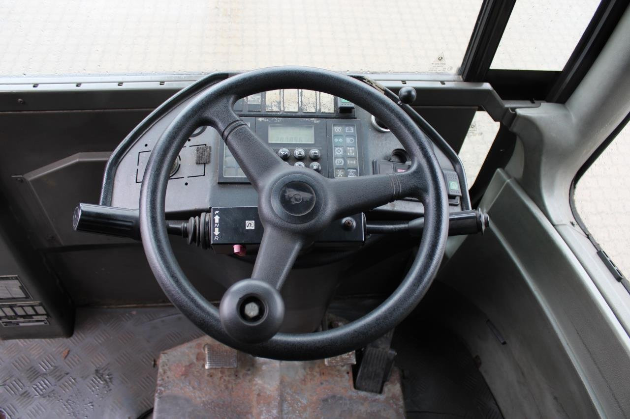 Terberg RT222 - Terminalni traktor: slika 4 Terberg RT222 - Terminalni traktor: slika 4