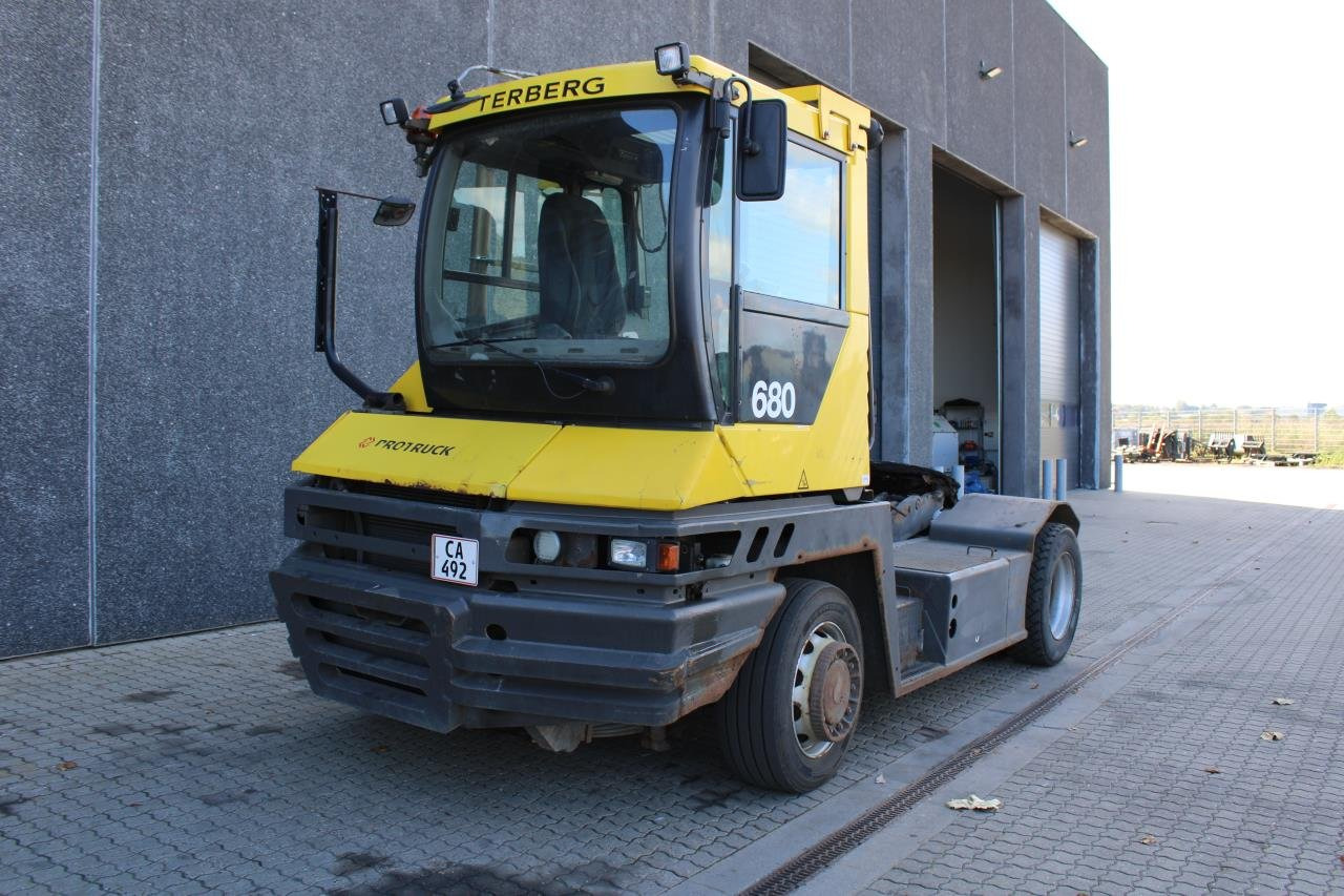 Terberg RT282 - Terminalni traktor: slika 2 Terberg RT282 - Terminalni traktor: slika 2