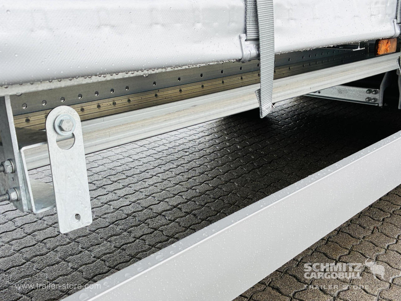 SCHMITZ Auflieger Curtainsider Mega - Poluprikolica sa ceradom: slika 2 SCHMITZ Auflieger Curtainsider Mega - Poluprikolica sa ceradom: slika 2