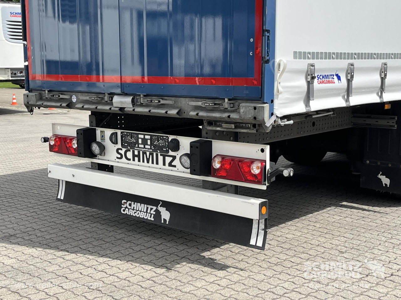 SCHMITZ Auflieger Curtainsider Standard - Poluprikolica sa ceradom: slika 2 SCHMITZ Auflieger Curtainsider Standard - Poluprikolica sa ceradom: slika 2