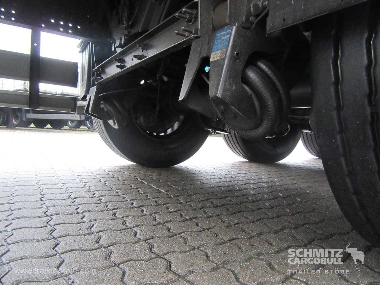 SCHMITZ Auflieger Curtainsider Standard - Poluprikolica sa ceradom: slika 3 SCHMITZ Auflieger Curtainsider Standard - Poluprikolica sa ceradom: slika 3