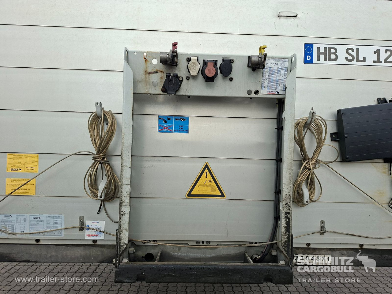 SCHMITZ Auflieger Curtainsider Standard - Poluprikolica sa ceradom: slika 3 SCHMITZ Auflieger Curtainsider Standard - Poluprikolica sa ceradom: slika 3