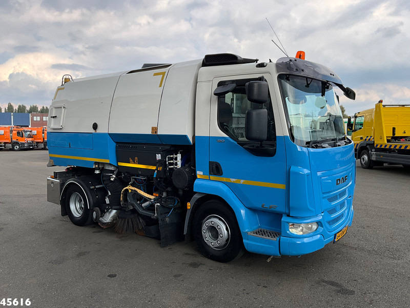 DAF FA LF 180 Euro 6 Johnston VS502 Just 138.807 km! - Autočistilica: slika 4 DAF FA LF 180 Euro 6 Johnston VS502 Just 138.807 km! - Autočistilica: slika 4