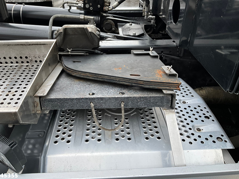 Kamion sa hidrauličnom kukom, Kamion sa dizalicom Mercedes-Benz Arocs 3540 8x4 Euro 6 HMF 19 Tonmeter Z-kraan Just 118.906 Km!: slika 10