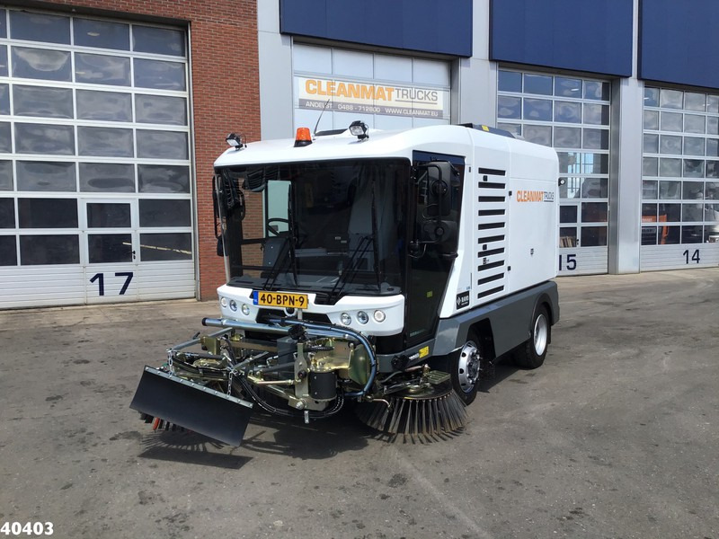 Ravo 5-SERIES 580 with 3-rd brush - Autočistilica: slika 1 Ravo 5-SERIES 580 with 3-rd brush - Autočistilica: slika 1