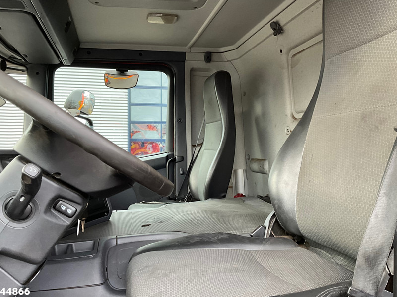 Kamion sa golom šasijom i zatvorenom kabinom Scania P 280 Chassis cabine with PTO: slika 10