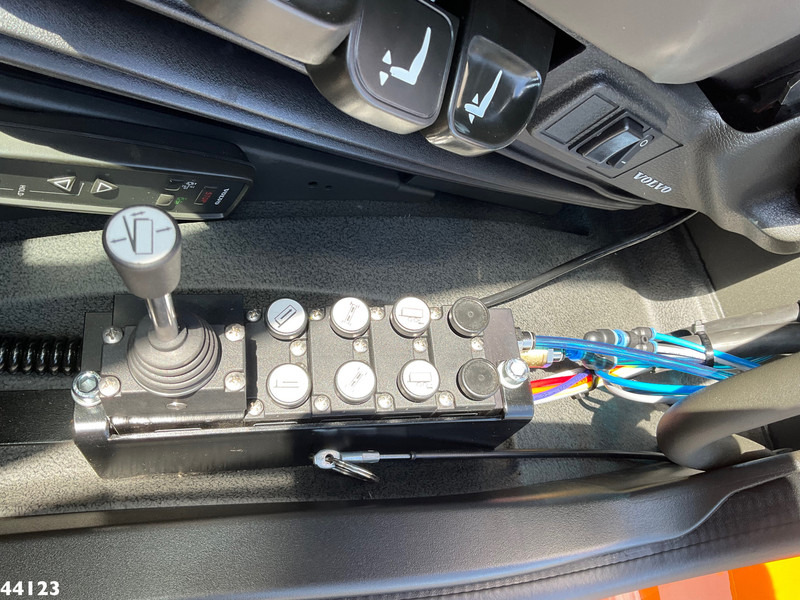 Kamion sa hidrauličnom kukom, Kamion sa dizalicom Volvo FM 420 8x2 Hiab 25 Tonmeter laadkraan Welvaarts laadkraan weegsysteem: slika 18