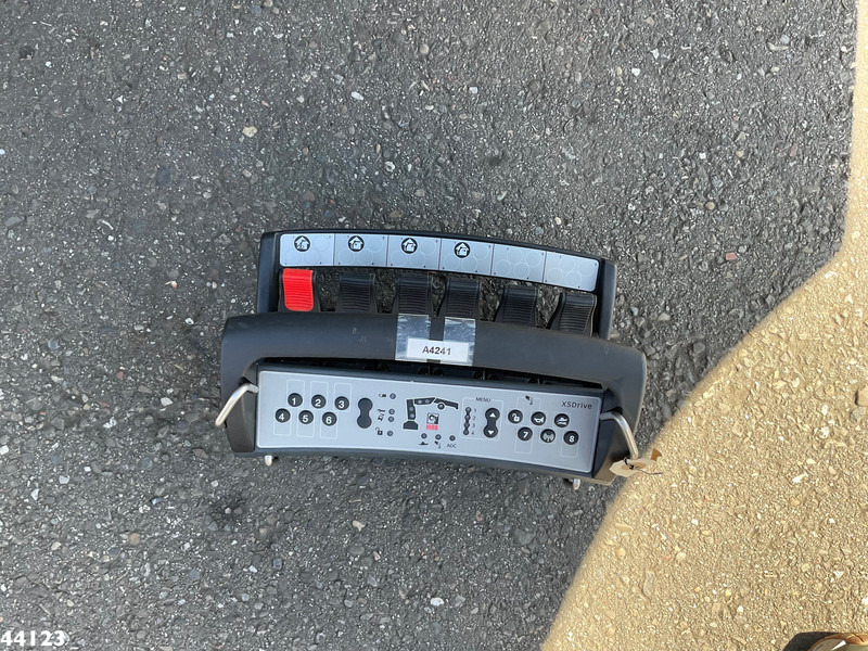 Kamion sa hidrauličnom kukom, Kamion sa dizalicom Volvo FM 420 8x2 Hiab 25 Tonmeter laadkraan Welvaarts laadkraan weegsysteem: slika 13