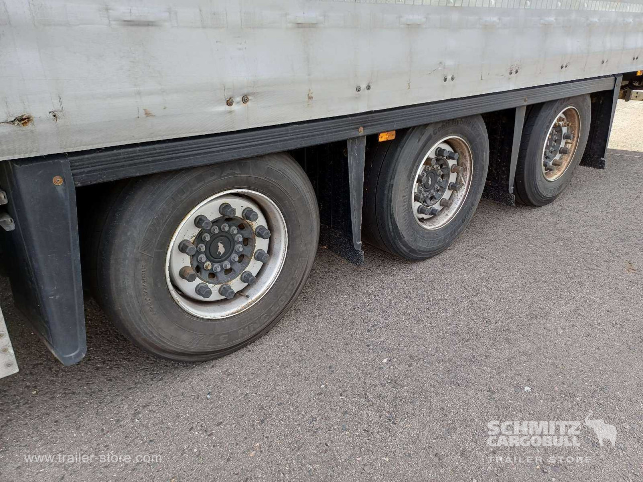 SCHMITZ Auflieger Curtainsider Mega - Poluprikolica sa ceradom: slika 4 SCHMITZ Auflieger Curtainsider Mega - Poluprikolica sa ceradom: slika 4