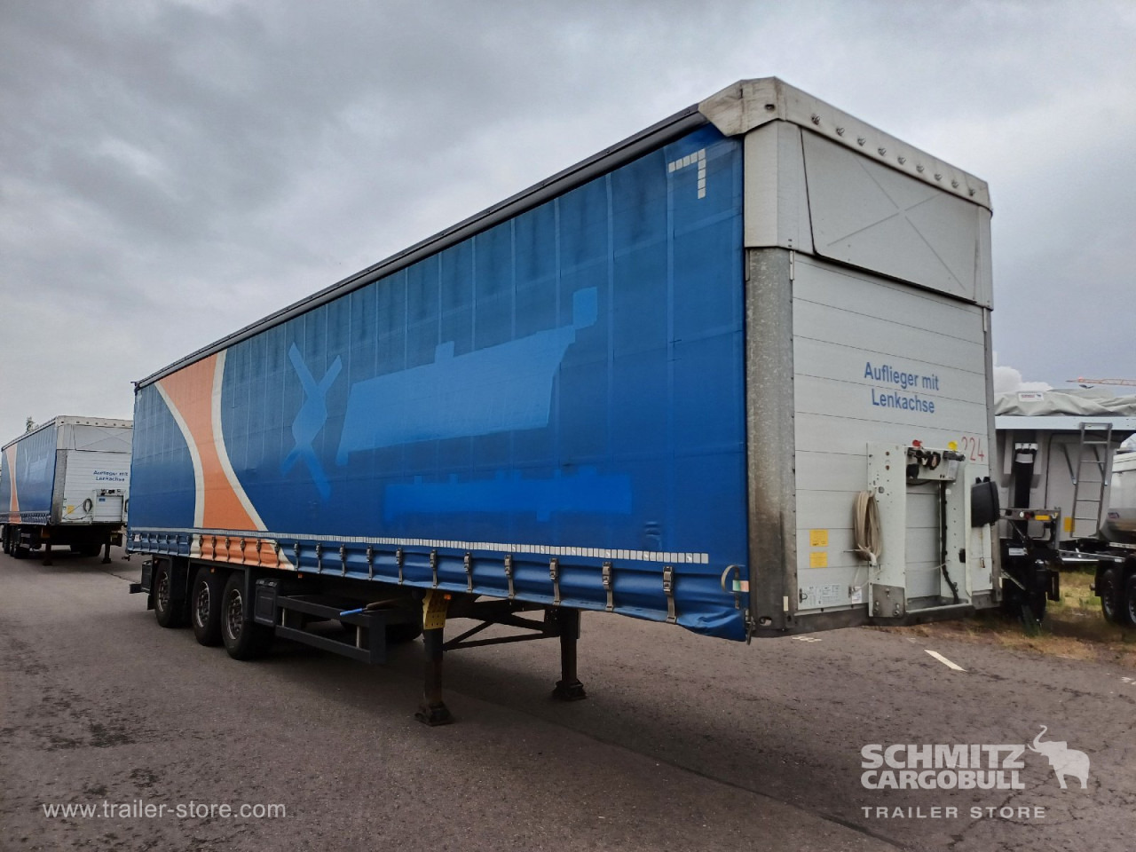 SCHMITZ Auflieger Curtainsider Standard Forklift holder - Poluprikolica sa ceradom: slika 1 SCHMITZ Auflieger Curtainsider Standard Forklift holder - Poluprikolica sa ceradom: slika 1