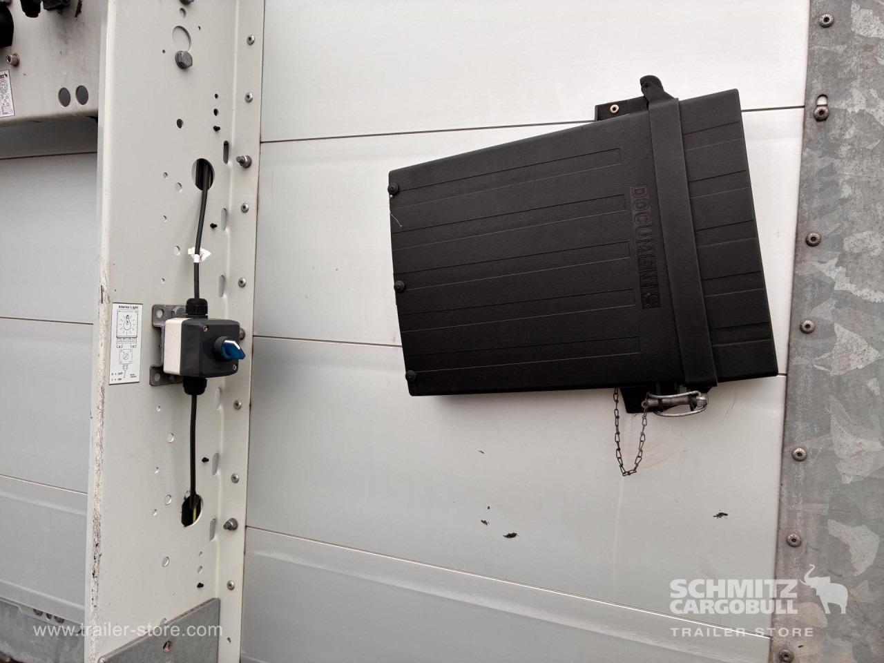 SCHMITZ Auflieger Curtainsider Standard - Poluprikolica sa ceradom: slika 4 SCHMITZ Auflieger Curtainsider Standard - Poluprikolica sa ceradom: slika 4