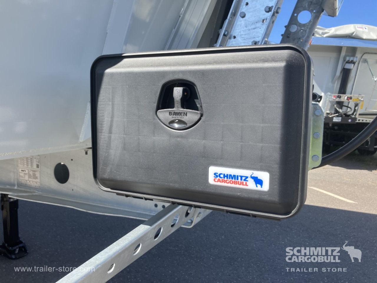 SCHMITZ Auflieger Kipper Alukastenmulde 52m³ - Poluprikolica istovarivača: slika 3 SCHMITZ Auflieger Kipper Alukastenmulde 52m³ - Poluprikolica istovarivača: slika 3