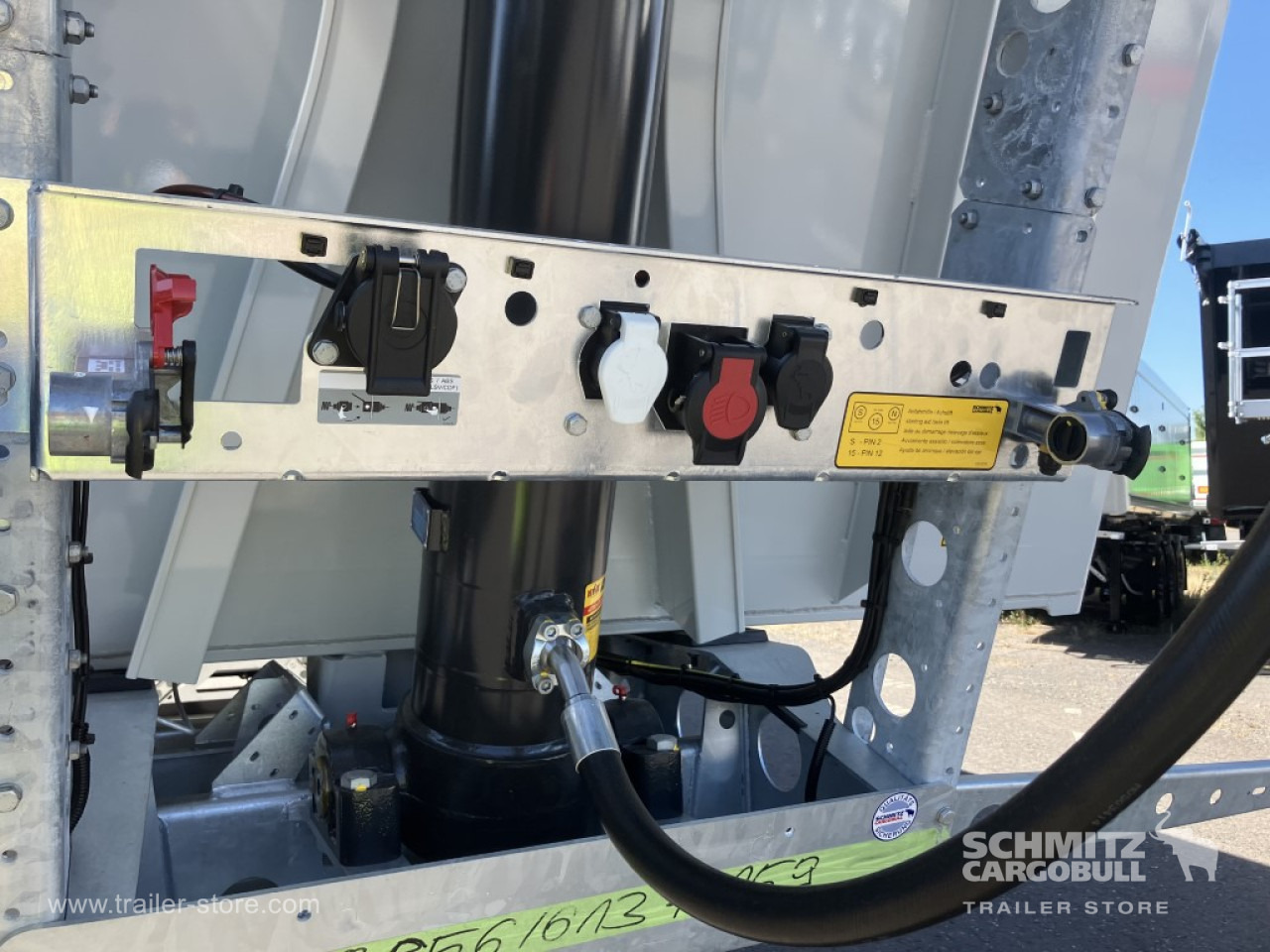 SCHMITZ Auflieger Kipper Alukastenmulde 52m³ - Poluprikolica istovarivača: slika 4 SCHMITZ Auflieger Kipper Alukastenmulde 52m³ - Poluprikolica istovarivača: slika 4