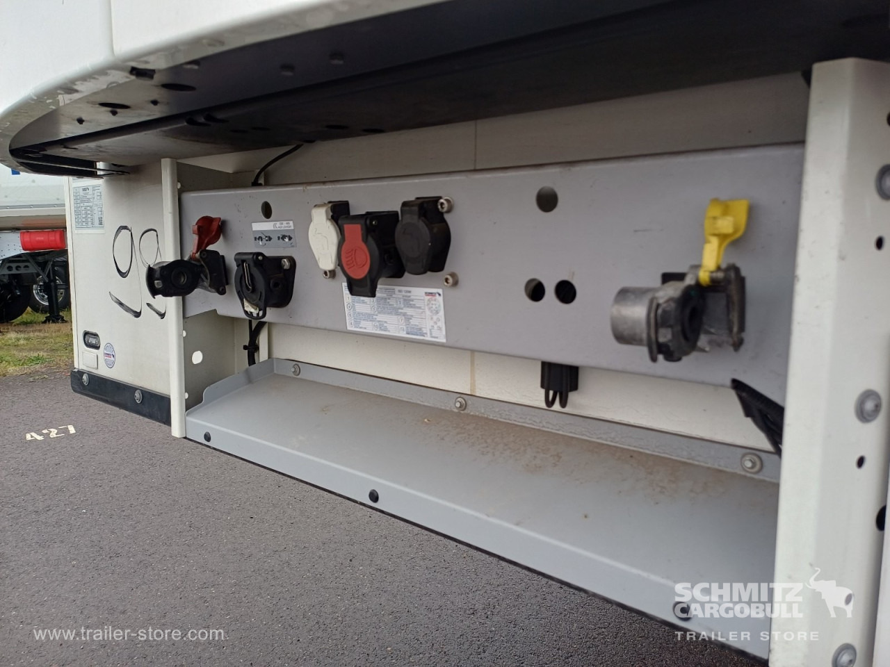 SCHMITZ Auflieger Tiefkühler Fleischhang - Izotermička poluprikolica: slika 2 SCHMITZ Auflieger Tiefkühler Fleischhang - Izotermička poluprikolica: slika 2