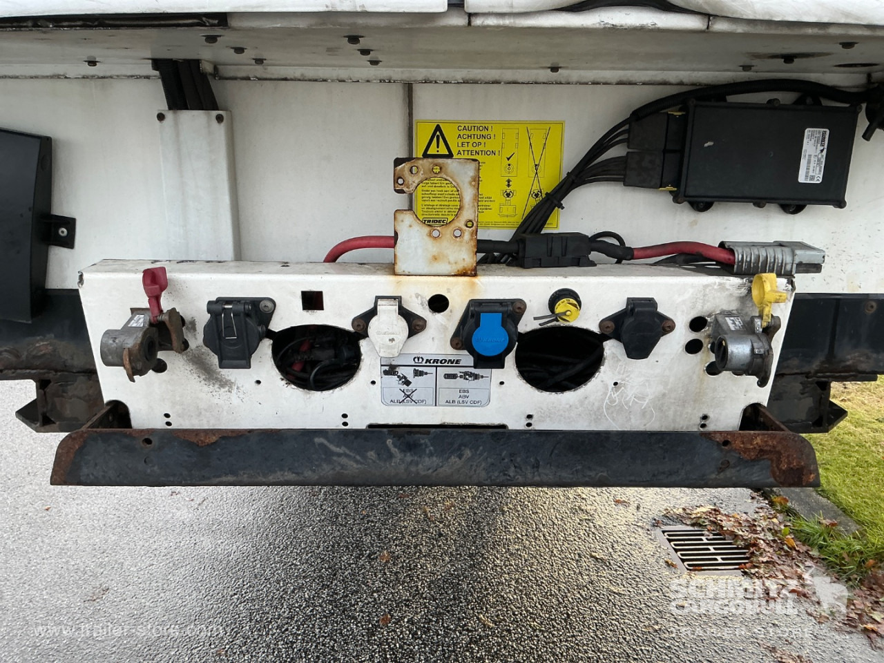 KRONE Reefer Standard Taillift - Izotermička poluprikolica: slika 4 KRONE Reefer Standard Taillift - Izotermička poluprikolica: slika 4