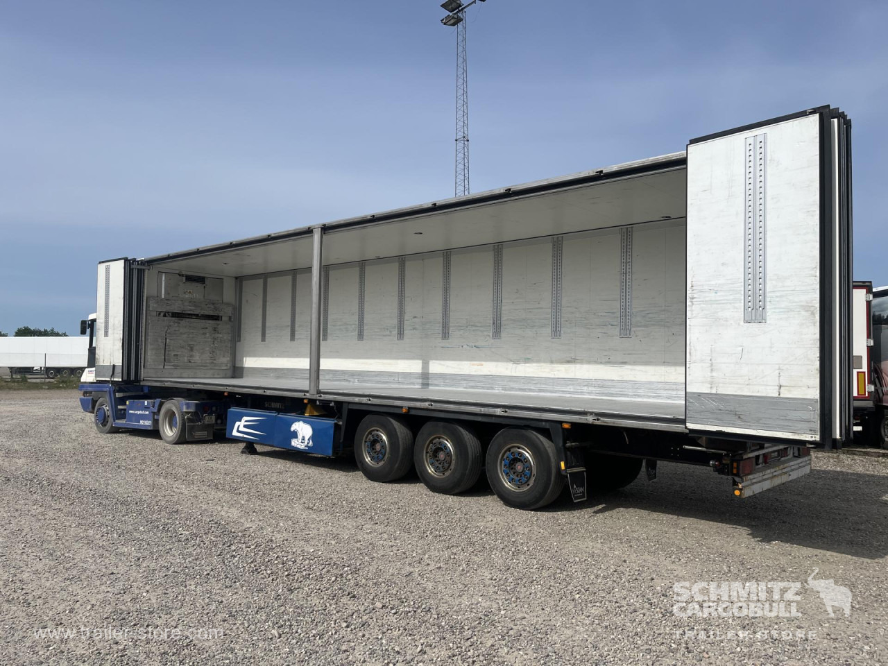 SCHMITZ Reefer Foldable wall Double deck - Izotermička poluprikolica: slika 4 SCHMITZ Reefer Foldable wall Double deck - Izotermička poluprikolica: slika 4