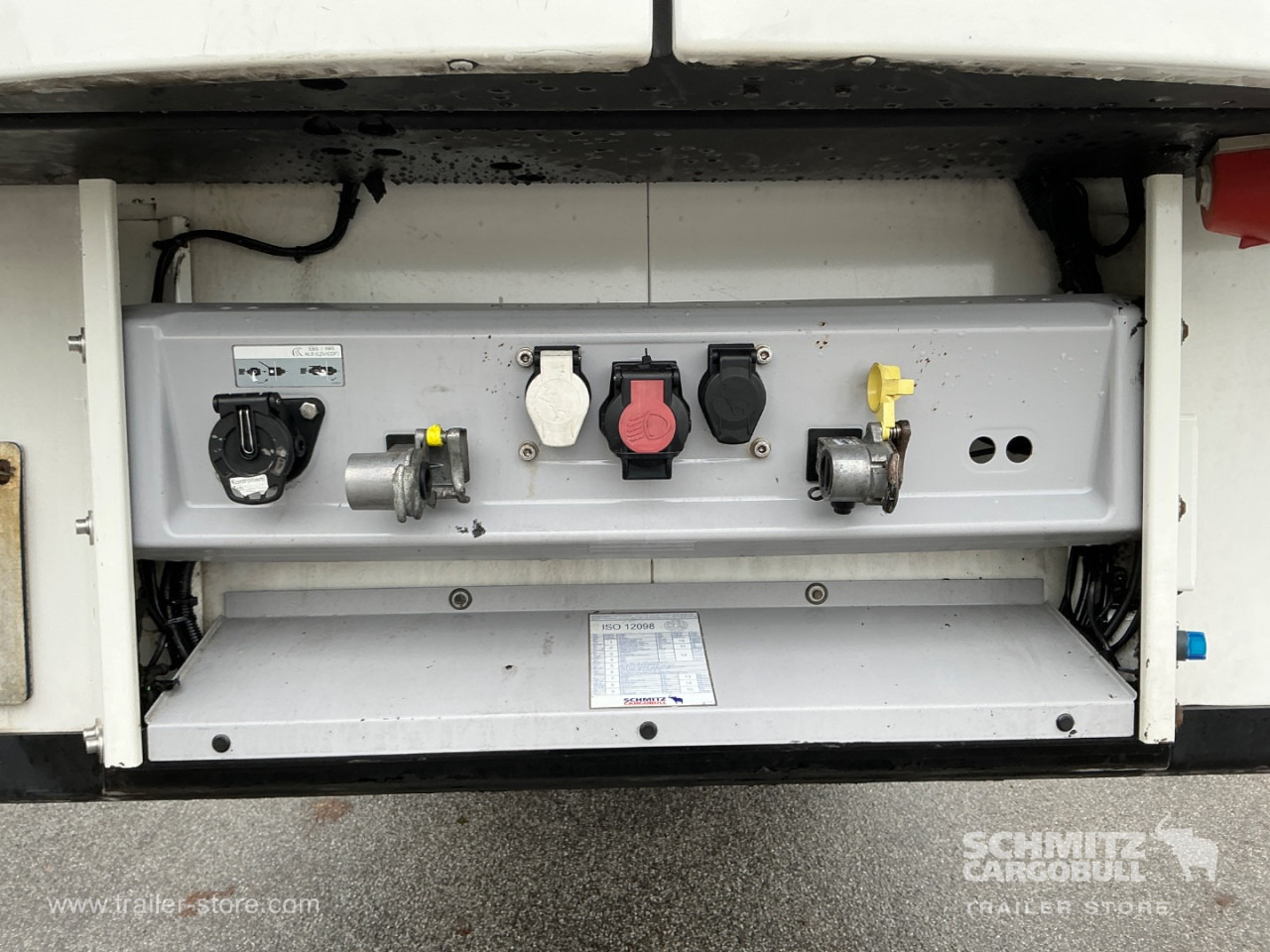 SCHMITZ Reefer Meat hanging system - Izotermička poluprikolica: slika 4 SCHMITZ Reefer Meat hanging system - Izotermička poluprikolica: slika 4