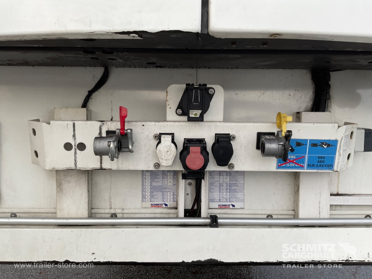 SCHMITZ Reefer Multitemp Double deck - Izotermička poluprikolica: slika 4 SCHMITZ Reefer Multitemp Double deck - Izotermička poluprikolica: slika 4