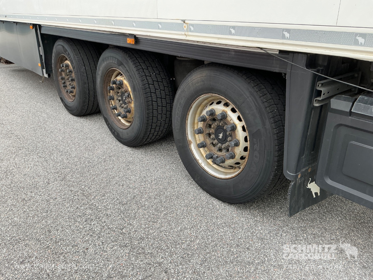 SCHMITZ Reefer Multitemp Double deck Taillift - Izotermička poluprikolica: slika 5 SCHMITZ Reefer Multitemp Double deck Taillift - Izotermička poluprikolica: slika 5